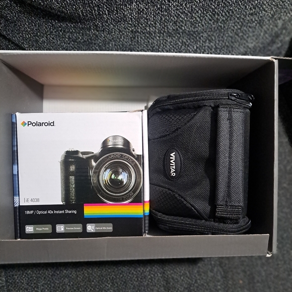 Polaroid iE4038 Digital Camera Kit w/ 40x Optical Zoom 18MP HD Video 3" LCD Kit - Picture 1 of 8